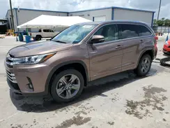 5TDDGRFH5HS029176 2017 TOYOTA HIGHLANDER