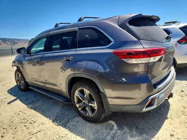 5TDDGRFH5HS029565 2017 TOYOTA HIGHLANDER - Image 2