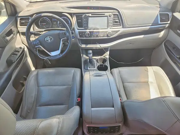 5TDDGRFH5HS029565 2017 TOYOTA HIGHLANDER - Image 8