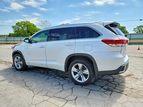 5TDDGRFH5HS031770 2017 TOYOTA HIGHLANDER - Image 2