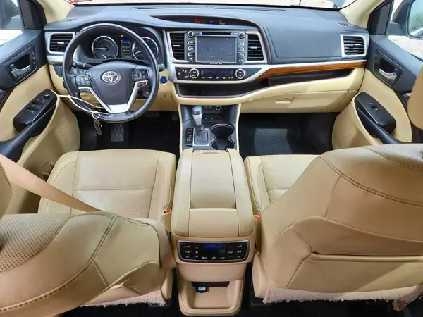 5TDDGRFH5HS031784 2017 TOYOTA HIGHLANDER - Image 8