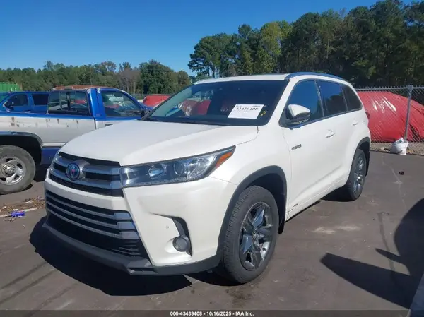 5TDDGRFH5HS035849 2017 TOYOTA HIGHLANDER - Image 2