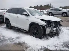 5TDDGRFH5JS043617 2018 TOYOTA HIGHLANDER