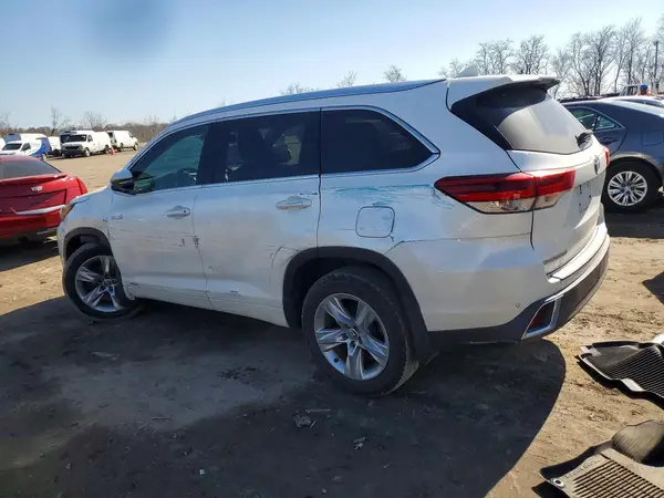 5TDDGRFH5JS045531 2018 TOYOTA HIGHLANDER - Image 2