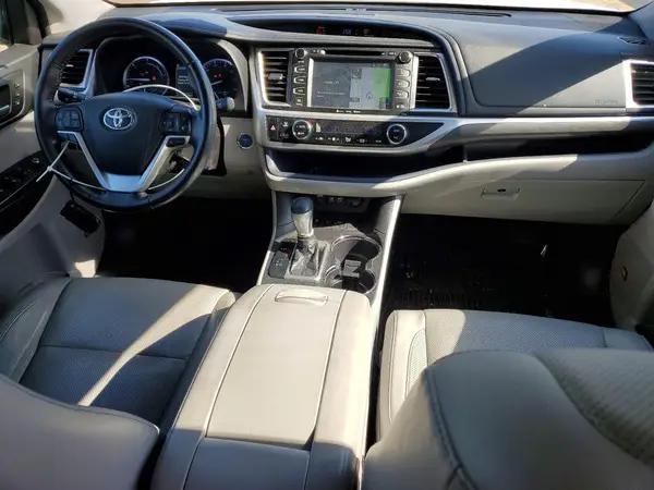 5TDDGRFH5JS045531 2018 TOYOTA HIGHLANDER - Image 8