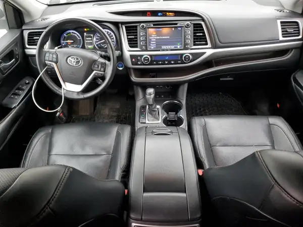 5TDDGRFH5KS076750 2019 TOYOTA HIGHLANDER - Image 8