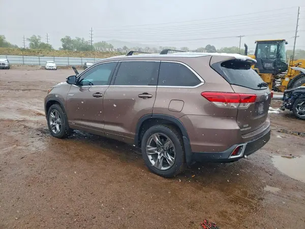 5TDDGRFH6HS022589 2017 TOYOTA HIGHLANDER - Image 2
