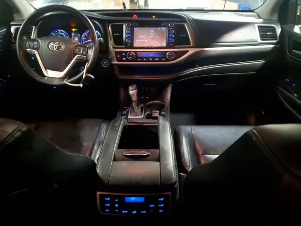 5TDDGRFH6HS022690 2017 TOYOTA HIGHLANDER - Image 8