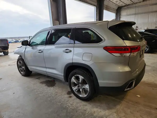 5TDDGRFH6HS023337 2017 TOYOTA HIGHLANDER - Image 2