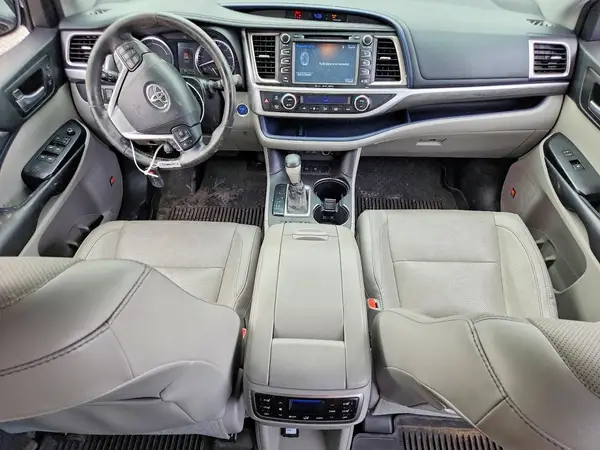 5TDDGRFH6HS024682 2017 TOYOTA HIGHLANDER - Image 8