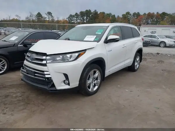 5TDDGRFH6HS025492 2017 TOYOTA HIGHLANDER - Image 2