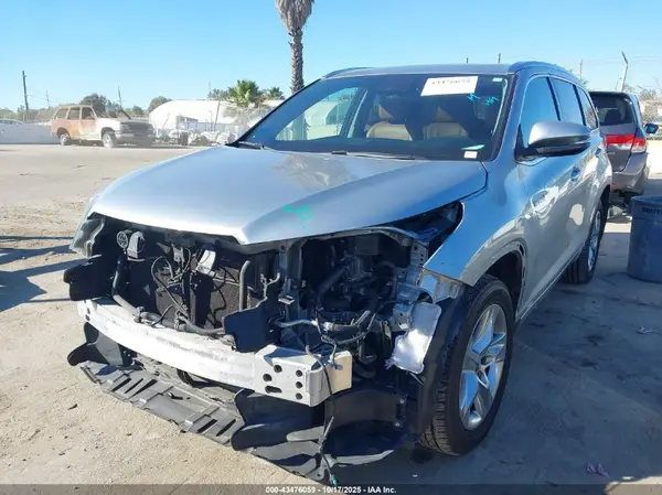5TDDGRFH6HS027422 2017 TOYOTA HIGHLANDER - Image 2