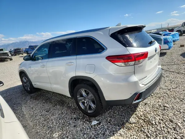 5TDDGRFH6HS028702 2017 TOYOTA HIGHLANDER - Image 2