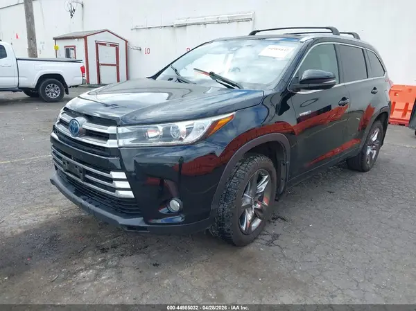 5TDDGRFH6HS031647 2017 TOYOTA HIGHLANDER - Image 2