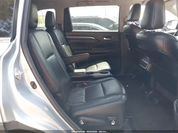 5TDDGRFH6HS036458 2017 TOYOTA HIGHLANDER - Image 8