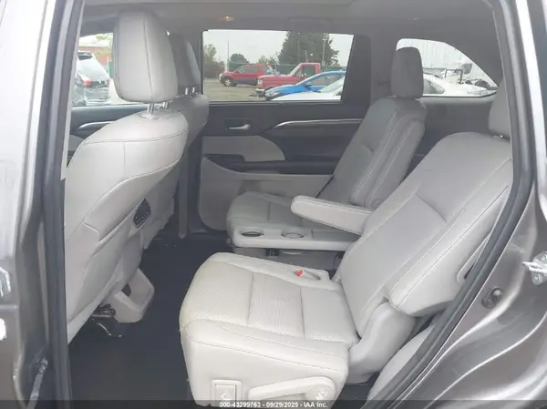 5TDDGRFH6JS040189 2018 TOYOTA HIGHLANDER - Image 8