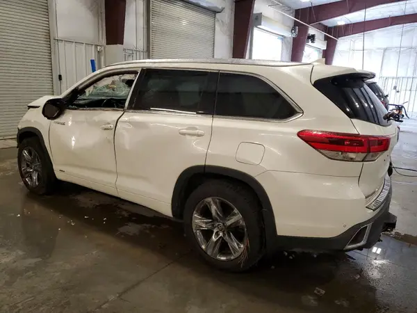 5TDDGRFH6JS040581 2018 TOYOTA HIGHLANDER - Image 2