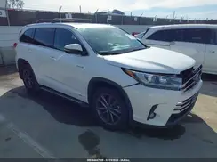 5TDDGRFH6JS043464 2018 TOYOTA HIGHLANDER