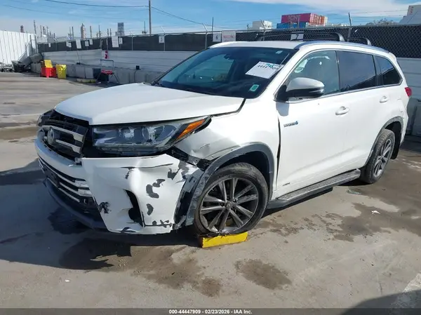 5TDDGRFH6JS043464 2018 TOYOTA HIGHLANDER - Image 2