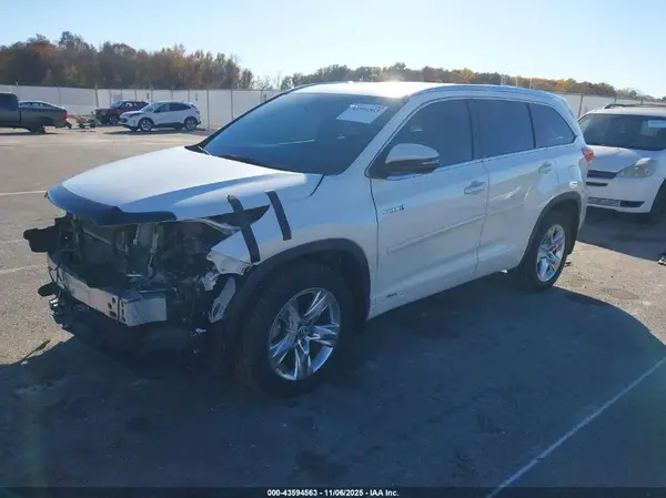 5TDDGRFH6JS046865 2018 TOYOTA HIGHLANDER - Image 2