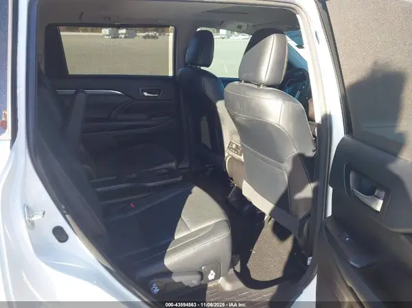 5TDDGRFH6JS046865 2018 TOYOTA HIGHLANDER - Image 8