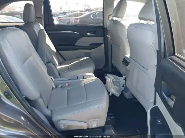 5TDDGRFH6JS050334 2018 TOYOTA HIGHLANDER - Image 8
