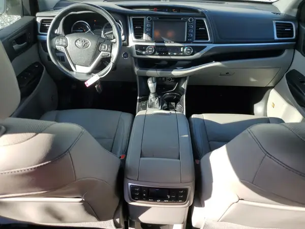 5TDDGRFH6JS050902 2018 TOYOTA HIGHLANDER - Image 8