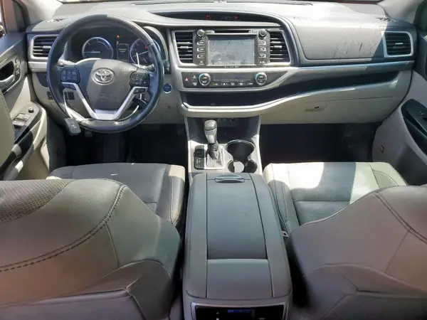 5TDDGRFH6JS051161 2018 TOYOTA HIGHLANDER - Image 8