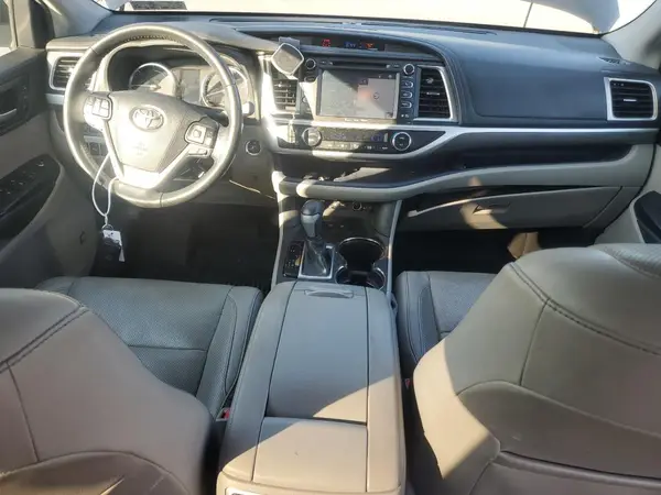 5TDDGRFH6KS054756 2019 TOYOTA HIGHLANDER - Image 8