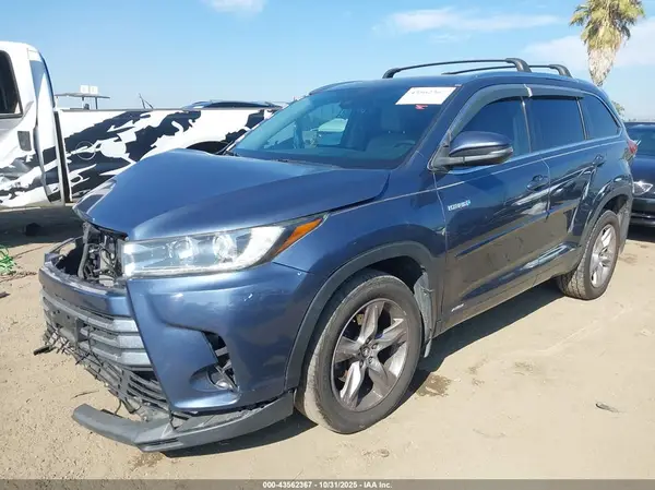 5TDDGRFH6KS056667 2019 TOYOTA HIGHLANDER - Image 2