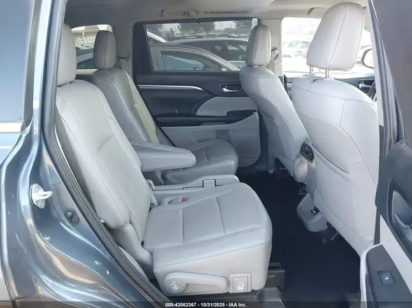 5TDDGRFH6KS056667 2019 TOYOTA HIGHLANDER - Image 8