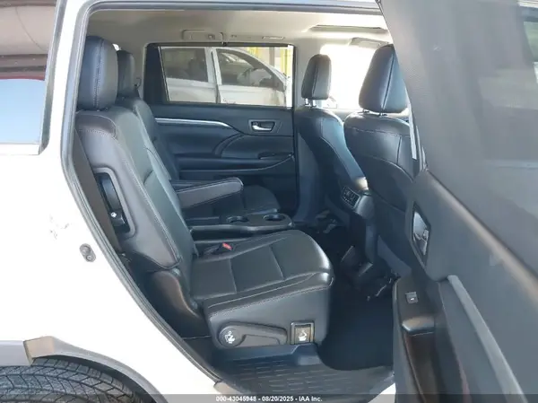 5TDDGRFH6KS057284 2019 TOYOTA HIGHLANDER - Image 8