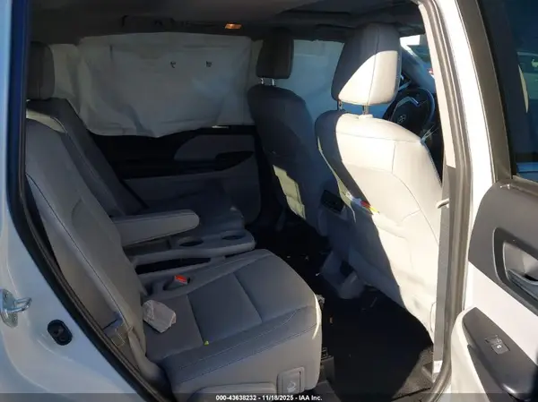 5TDDGRFH6KS065143 2019 TOYOTA HIGHLANDER - Image 8