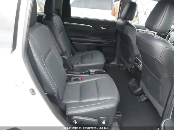 5TDDGRFH6KS075526 2019 TOYOTA HIGHLANDER - Image 8