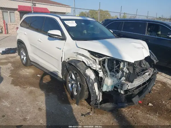 5TDDGRFH7HS023184 2017 TOYOTA HIGHLANDER - Image 1