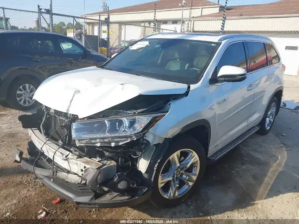 5TDDGRFH7HS023184 2017 TOYOTA HIGHLANDER - Image 2