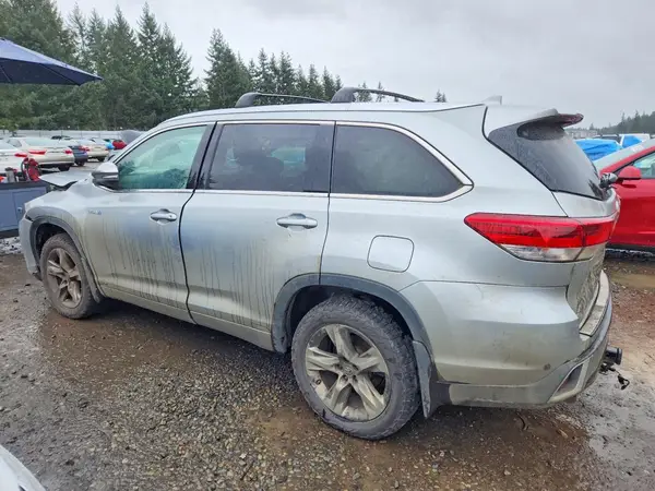 5TDDGRFH7HS024822 2017 TOYOTA HIGHLANDER - Image 2