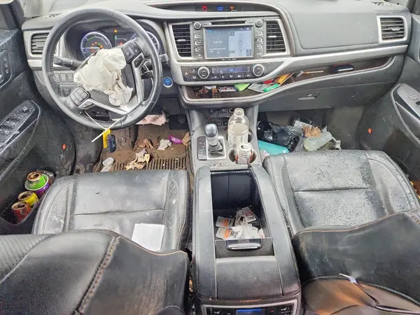 5TDDGRFH7HS024822 2017 TOYOTA HIGHLANDER - Image 8