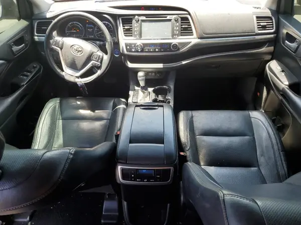 5TDDGRFH7HS027591 2017 TOYOTA HIGHLANDER - Image 8
