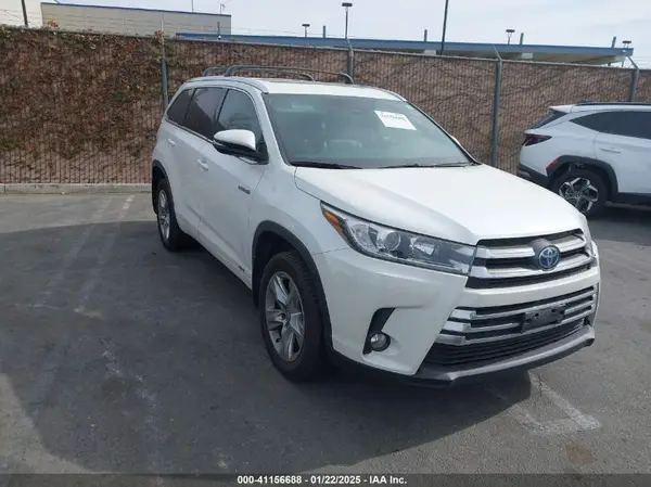 5TDDGRFH7HS028806 2017 TOYOTA HIGHLANDER - Image 1