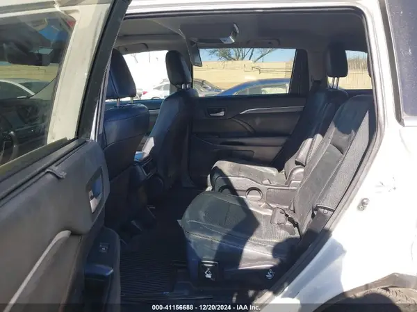 5TDDGRFH7HS028806 2017 TOYOTA HIGHLANDER - Image 8