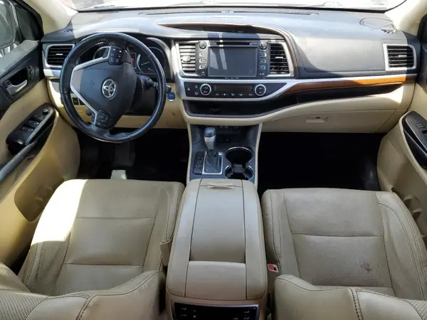 5TDDGRFH7HS032175 2017 TOYOTA HIGHLANDER - Image 8