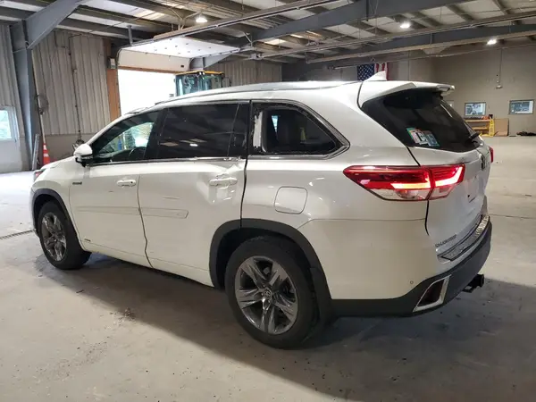 5TDDGRFH7JS040153 2018 TOYOTA HIGHLANDER - Image 2