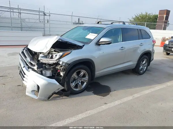 5TDDGRFH7JS044901 2018 TOYOTA HIGHLANDER - Image 2