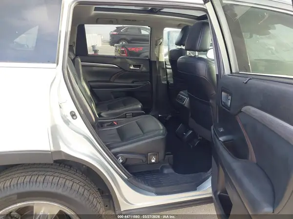 5TDDGRFH7JS044901 2018 TOYOTA HIGHLANDER - Image 8