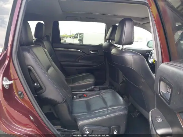 5TDDGRFH7JS046664 2018 TOYOTA HIGHLANDER - Image 8