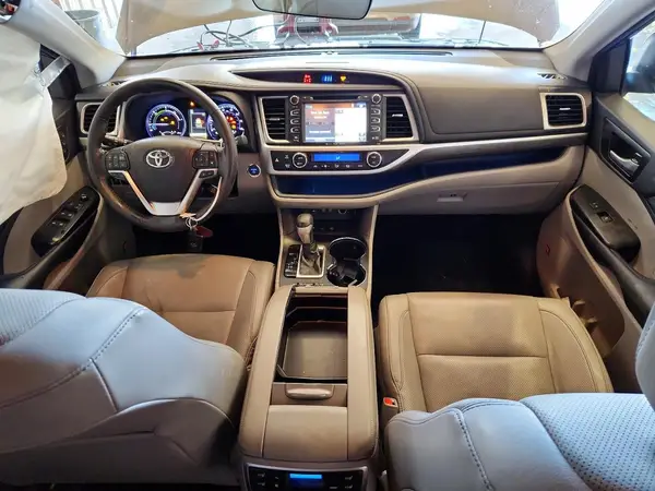 5TDDGRFH7JS049676 2018 TOYOTA HIGHLANDER - Image 8