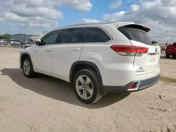 5TDDGRFH7JS050049 2018 TOYOTA HIGHLANDER - Image 2