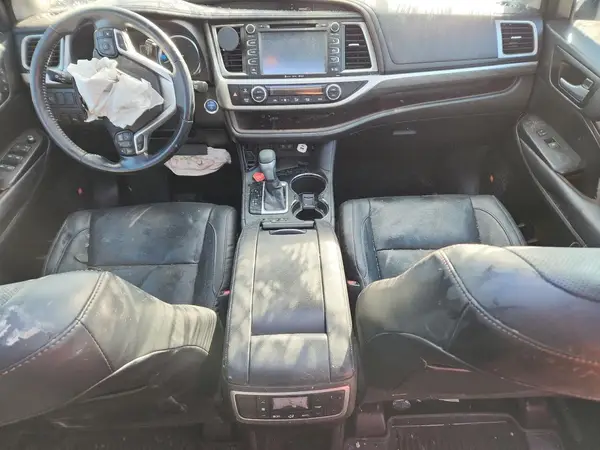 5TDDGRFH7JS050844 2018 TOYOTA HIGHLANDER - Image 8