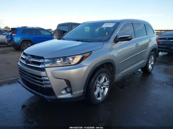 5TDDGRFH7KS070626 2019 TOYOTA HIGHLANDER - Image 2
